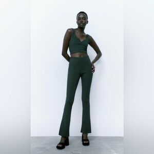 Ottoman Slit Zara Leggings (NEW condition, tags included). Size Medium - Green.